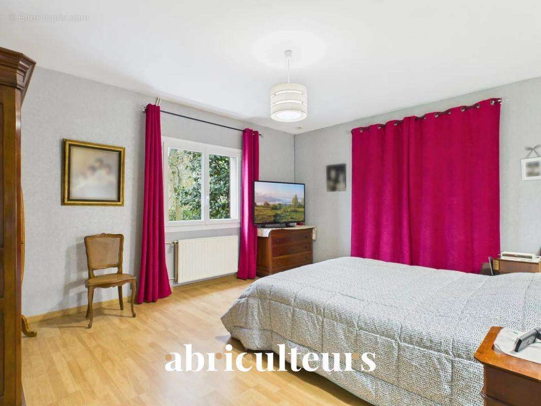 Maison avec parc arboré - 260 m² - en vente au MANS SUD (72230) - photo 10