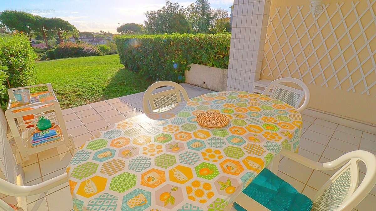 Vue dégagée sur le parc de la résidence - Appartement à ANTIBES
