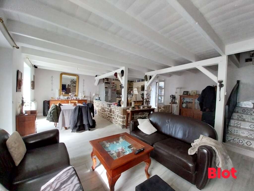 Maison à LA VILLE-ES-NONAIS