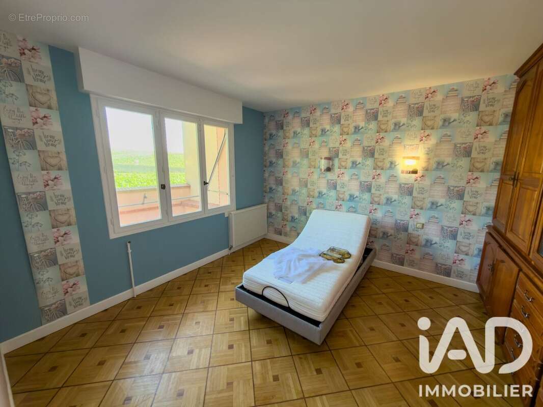 Maison 238 m² à Oger  - photo 9