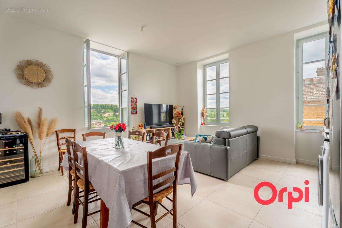 Appartement à POUILLY-LE-MONIAL