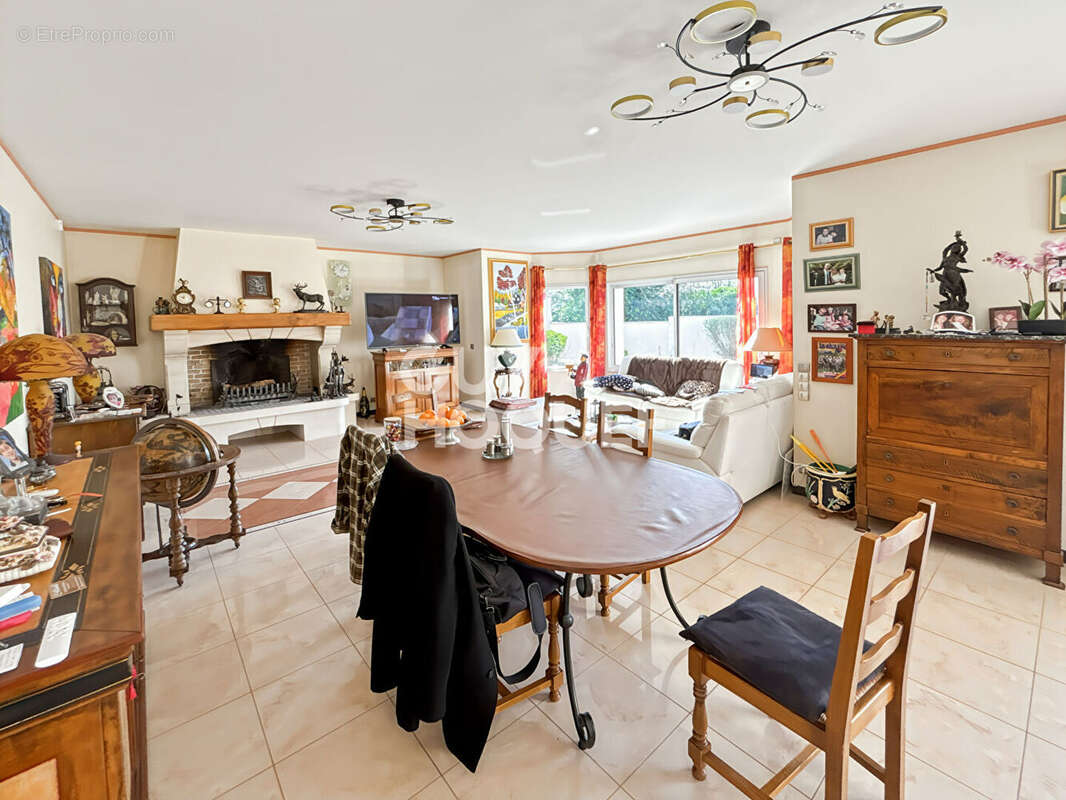 Maison à FONTENAY-TRESIGNY