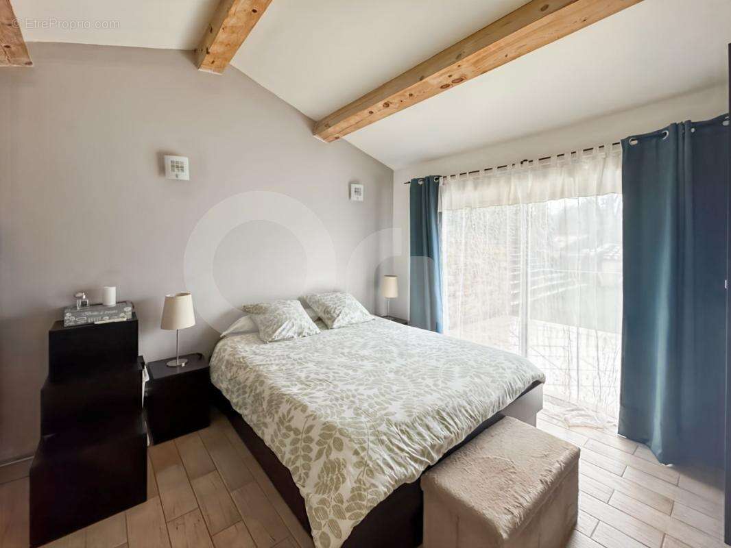 Maison à LE REVEST-LES-EAUX