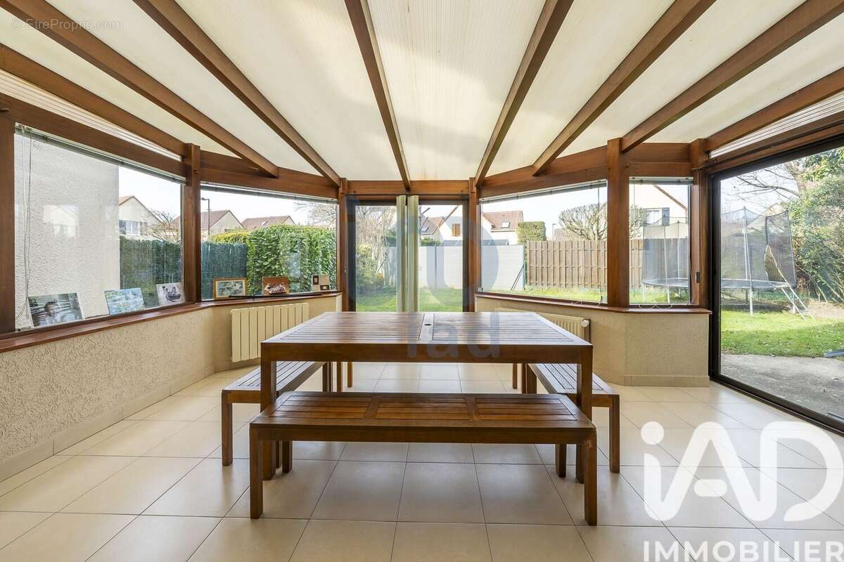 Maison 131 m² à Nandy  - photo 7