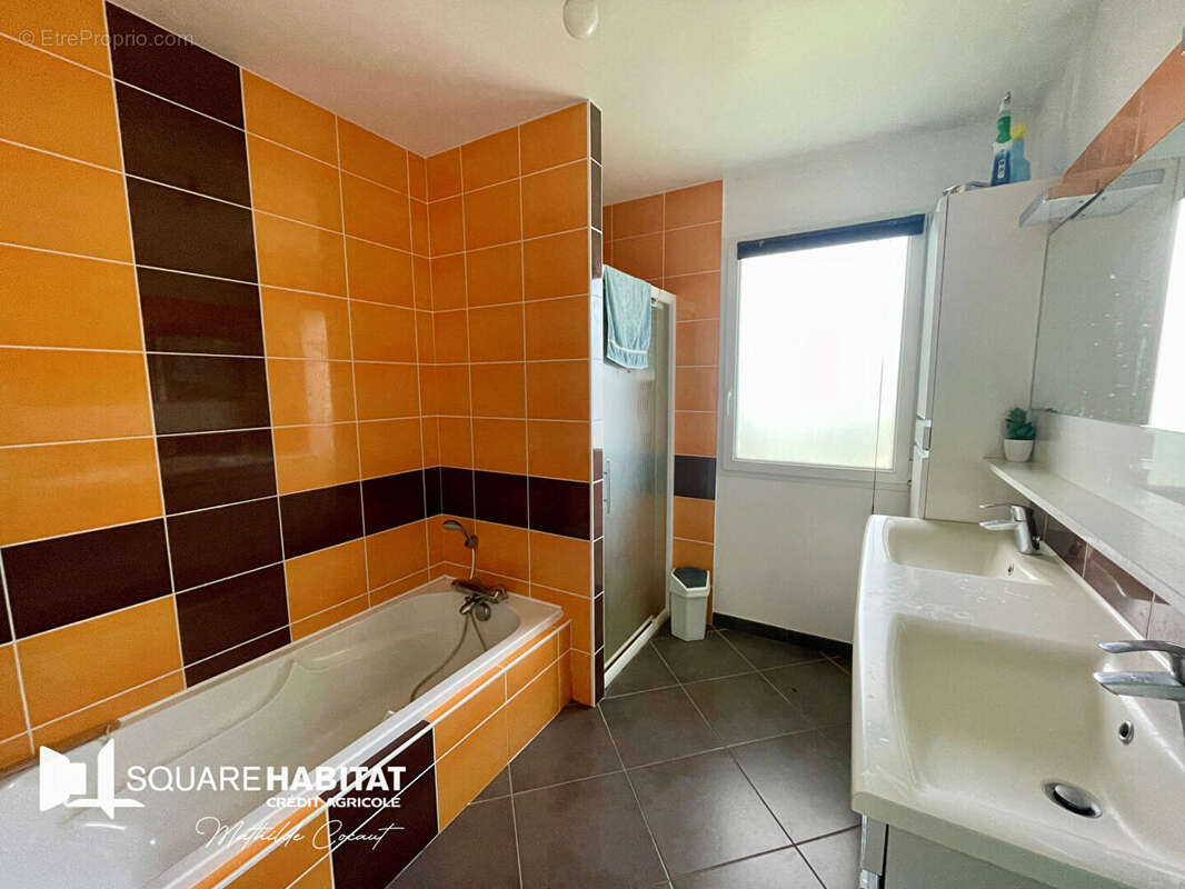 Maison à SAINT-MACAIRE-EN-MAUGES