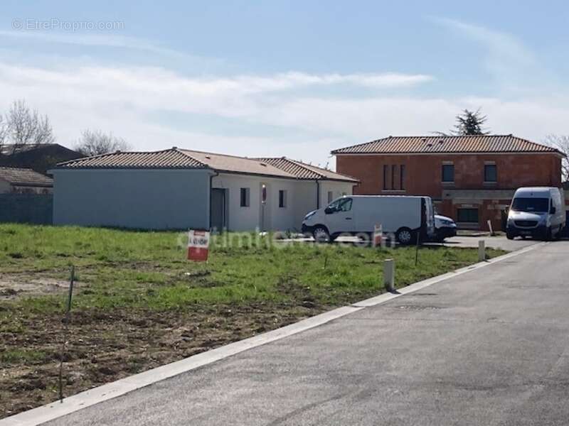 Terrain à CHATEAUBERNARD