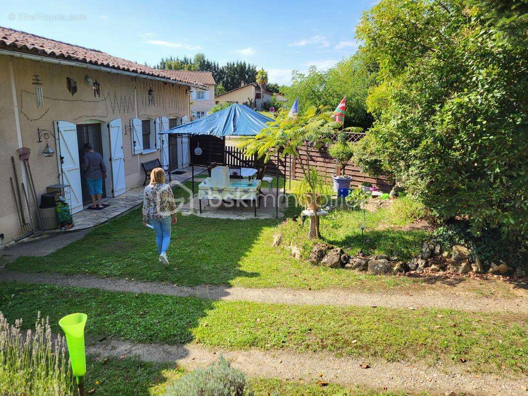 A saisir Ensemble immobilier de rapport avec terrain de 16300 m² - photo 6