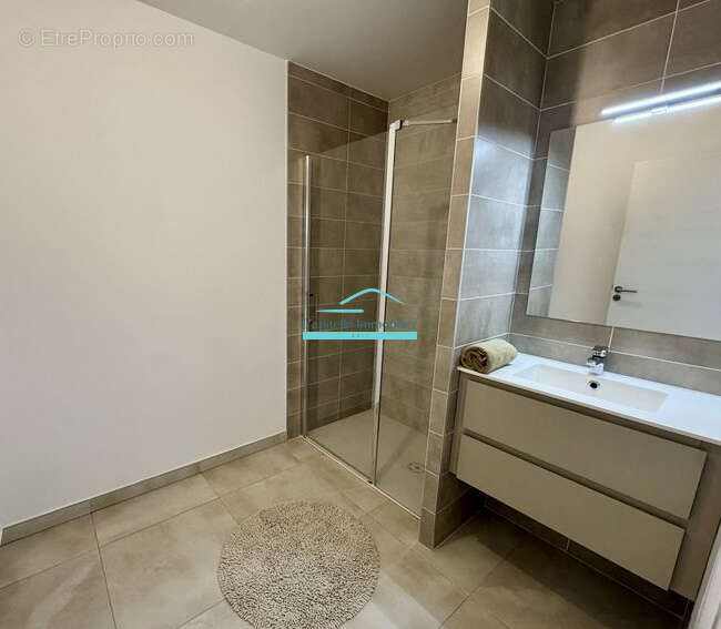 Appartement à VIC-LA-GARDIOLE