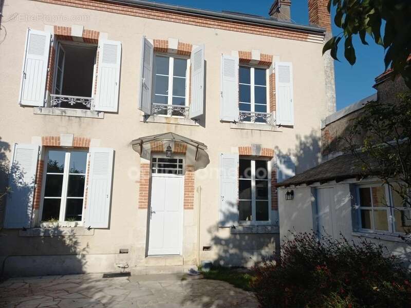Maison à SAINT-JEAN-DE-LA-RUELLE