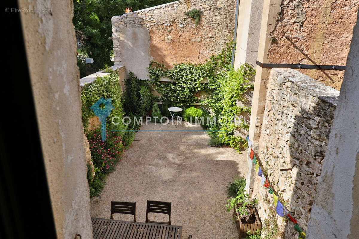 Maison à SAINT-SATURNIN-LES-APT