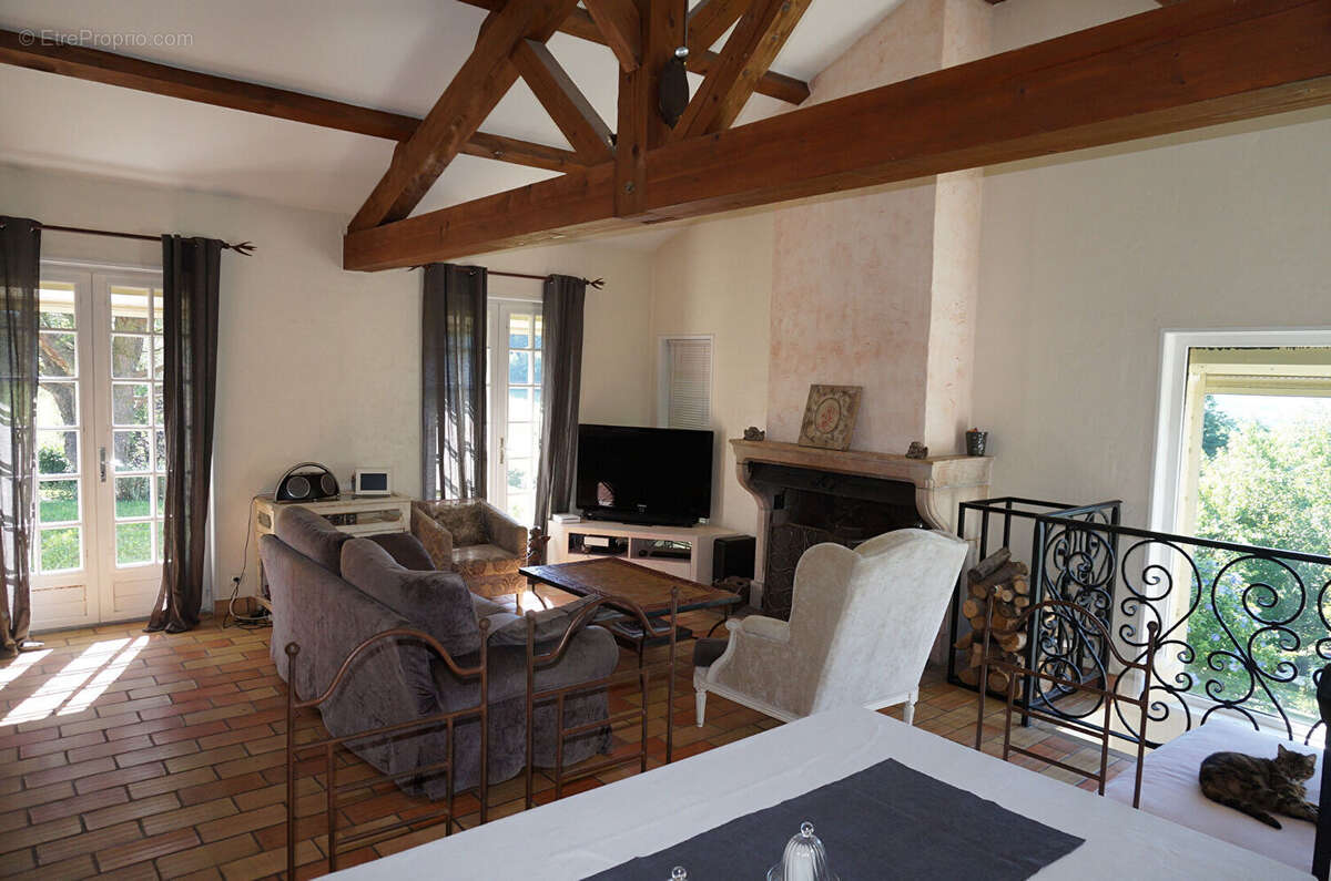 VILLA - VIENNE - 6 pièces - 132 m2 - photo 2