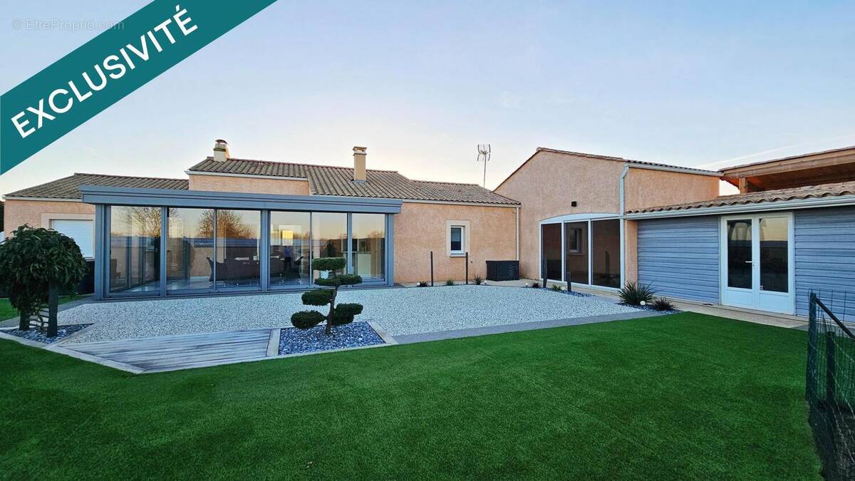 Photo 1 - Maison à SAINTE-GEMME-LA-PLAINE