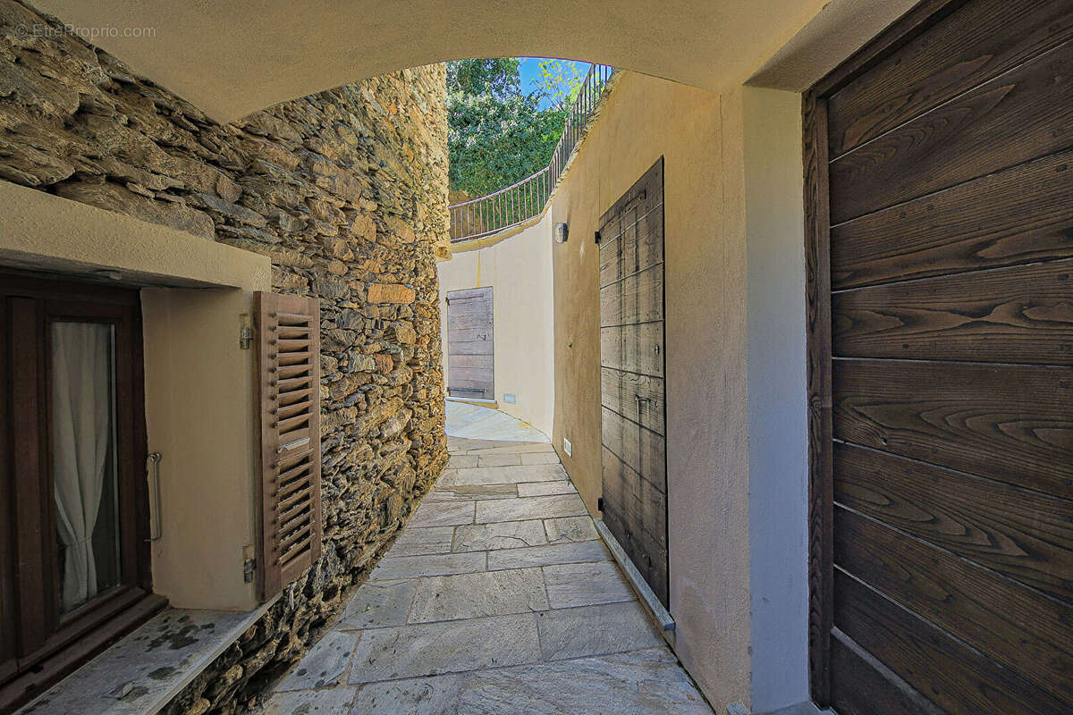Maison à CENTURI