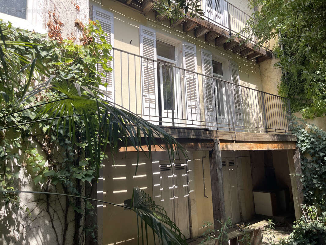 Périgueux centre — Grande maison familiale, 4 niveaux, jardin - photo 9