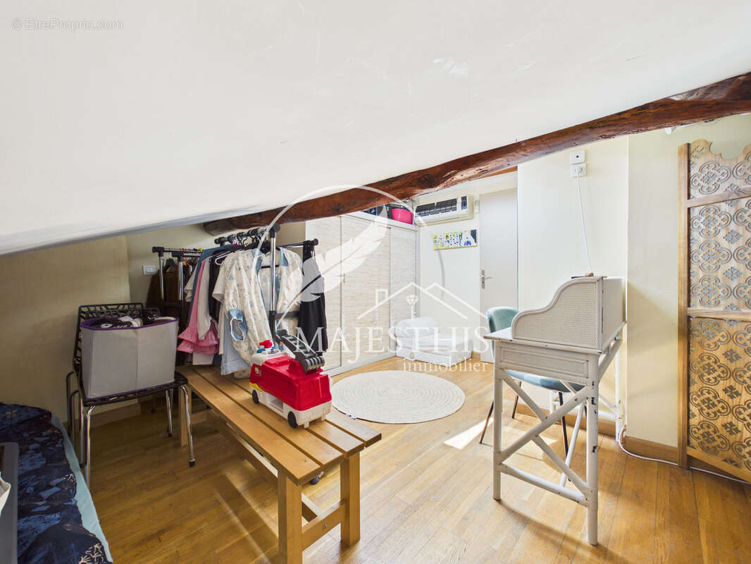 Appartement à SOLLIES-TOUCAS