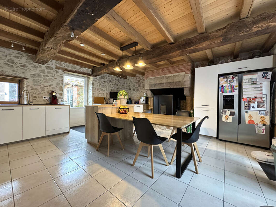 Maison à BEAULIEU-SOUS-LA-ROCHE