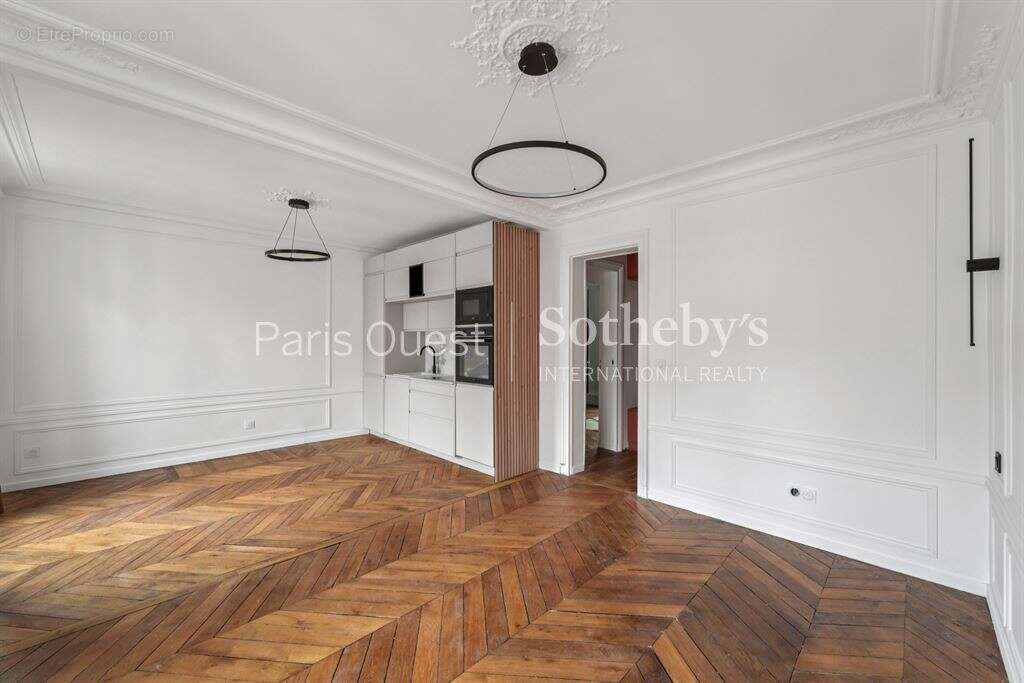 Appartement à PARIS-17E