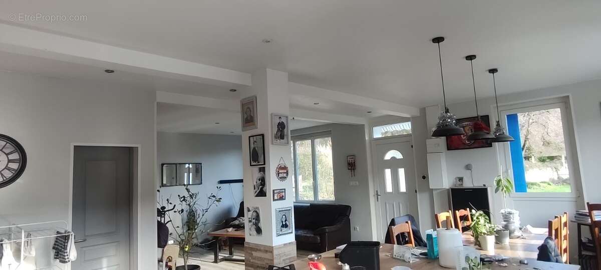 Maison à COUZE-ET-SAINT-FRONT