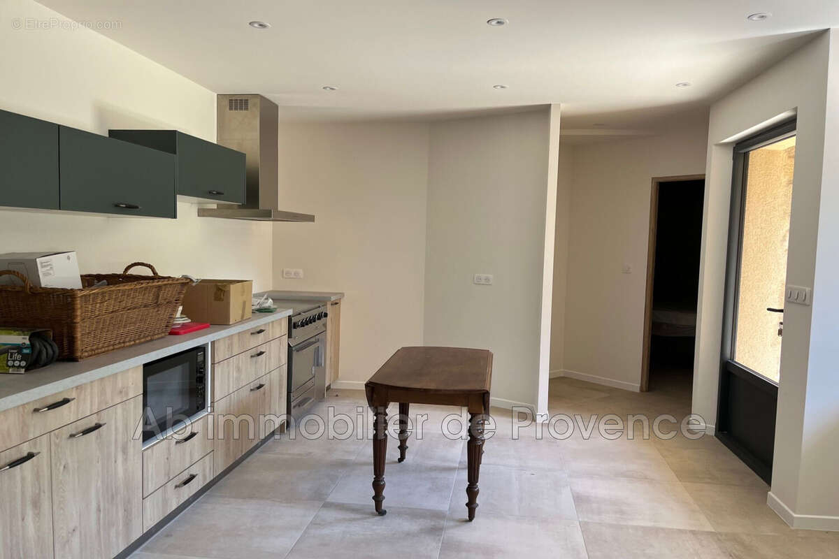 Maison 110 m² à Rognes  - photo 6