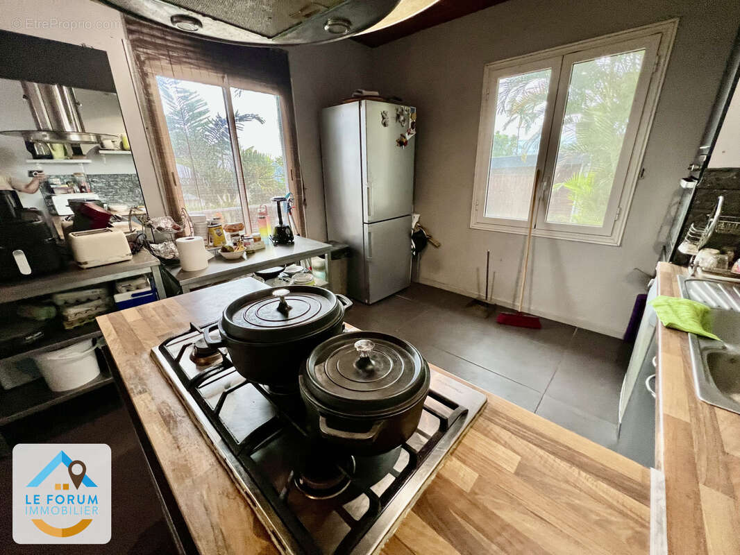 Tampon 97430 - vaste villa - dépendance - rendement locatif - beaux volumes - proche de tout - photo 2