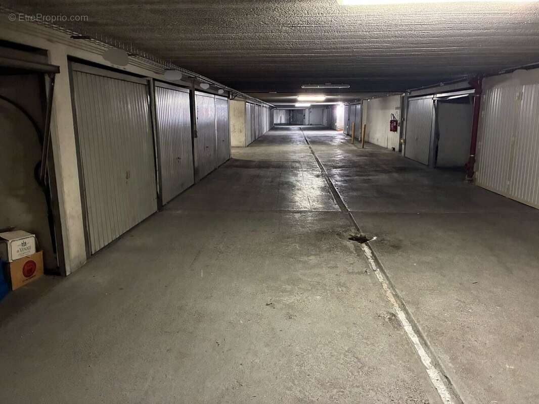 Parking à PARIS-14E