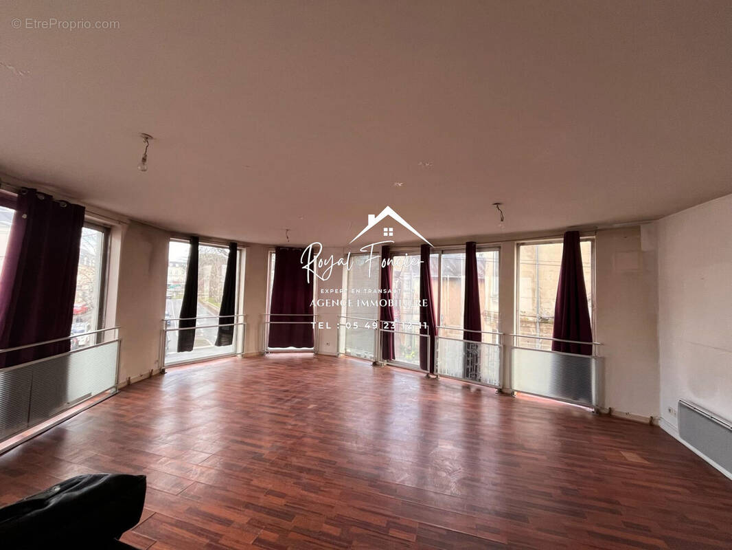 Appart avec 2 chambres (10,19m2 et 9,55m2) - Appartement à CHATELLERAULT