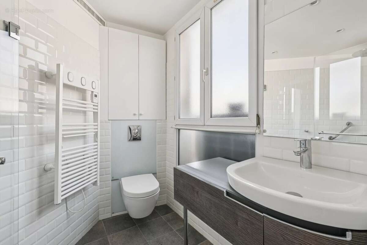 Appartement à PARIS-1E