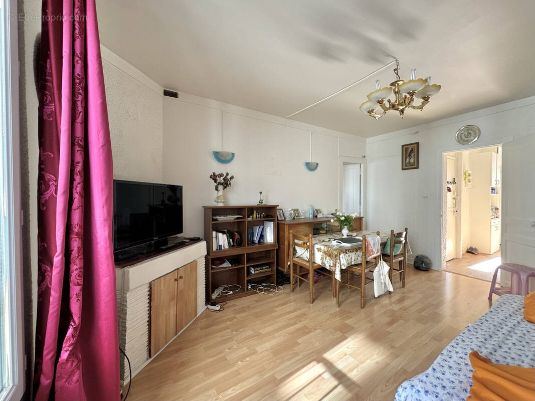 Appartement à PARIS-14E