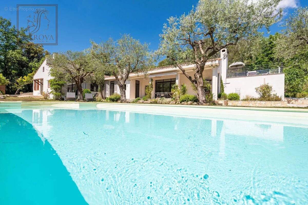 Maison à TOURRETTES-SUR-LOUP