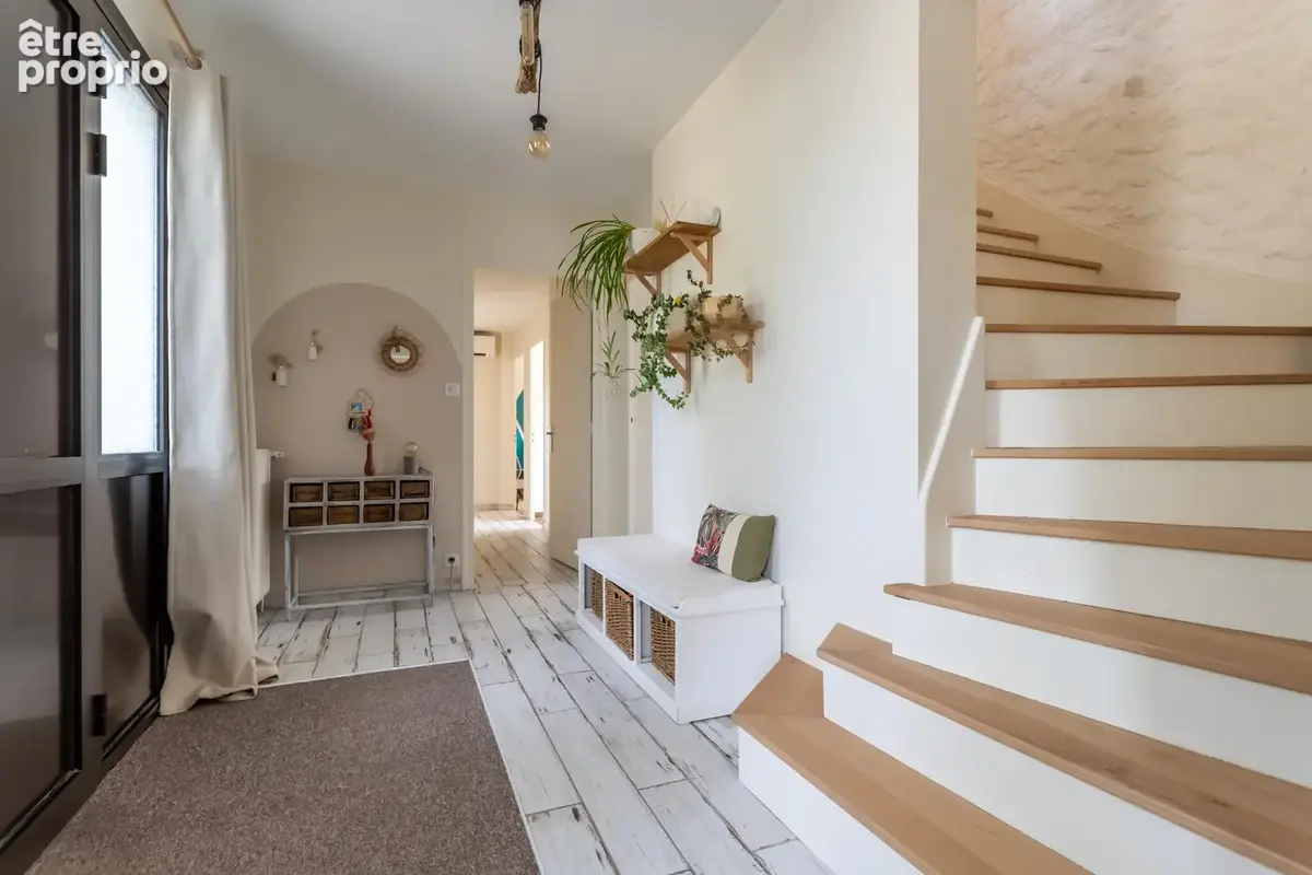 Une maison moderne avec piscine, jardin et parking - photo 22