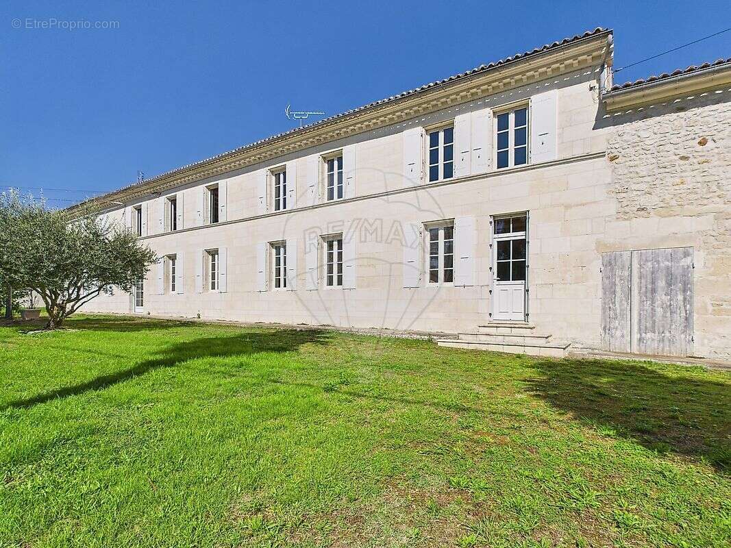 Maison à LA CLISSE