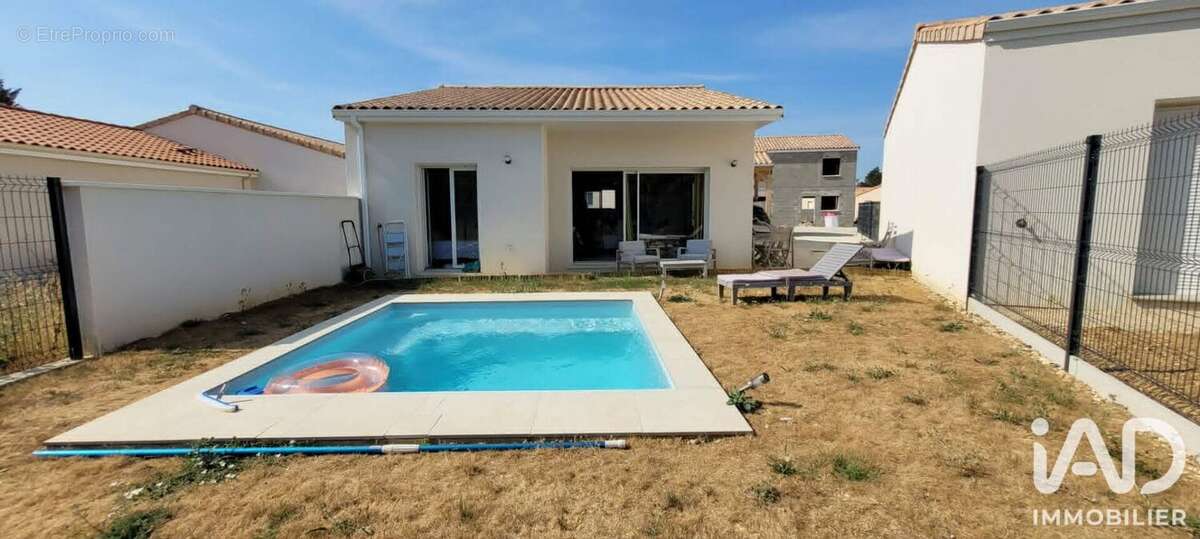 Maison 76 m² à Poitiers  - photo 2