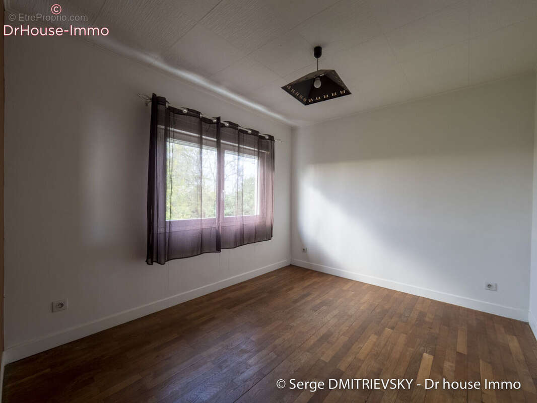 Maison à SAINT-JULIEN-BEYCHEVELLE