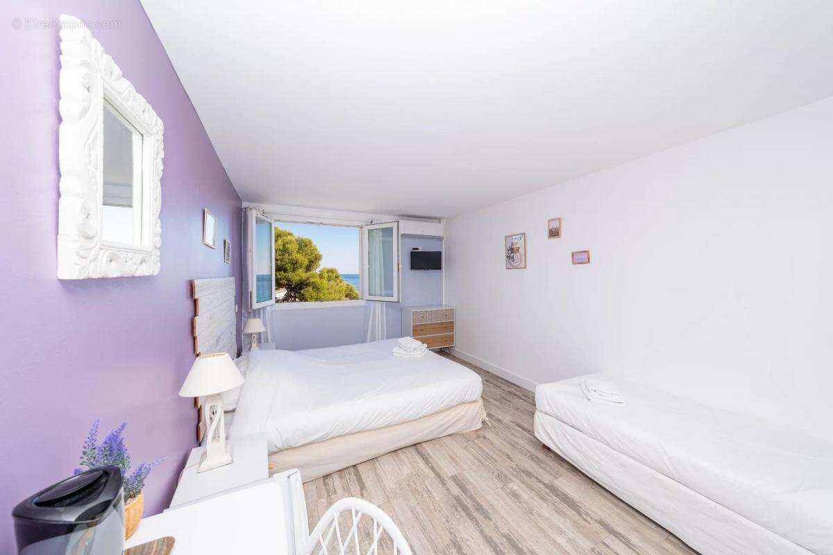 Commerce à ROQUEBRUNE-SUR-ARGENS