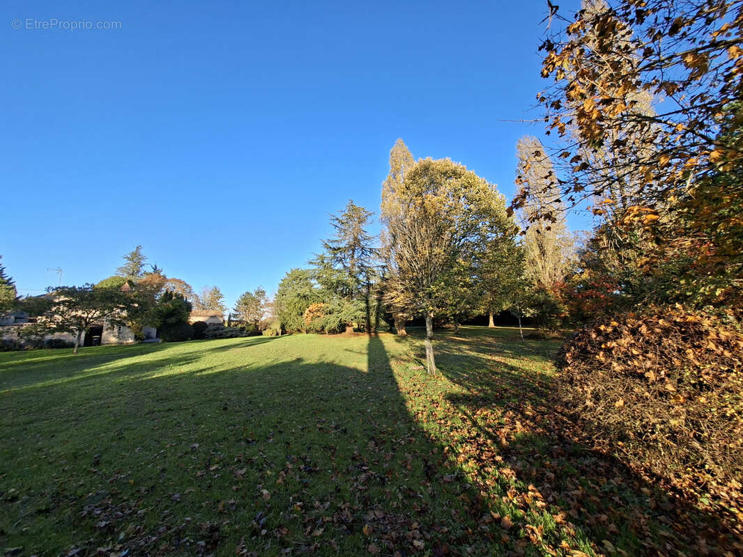 Maison à RAZAC-DE-SAUSSIGNAC