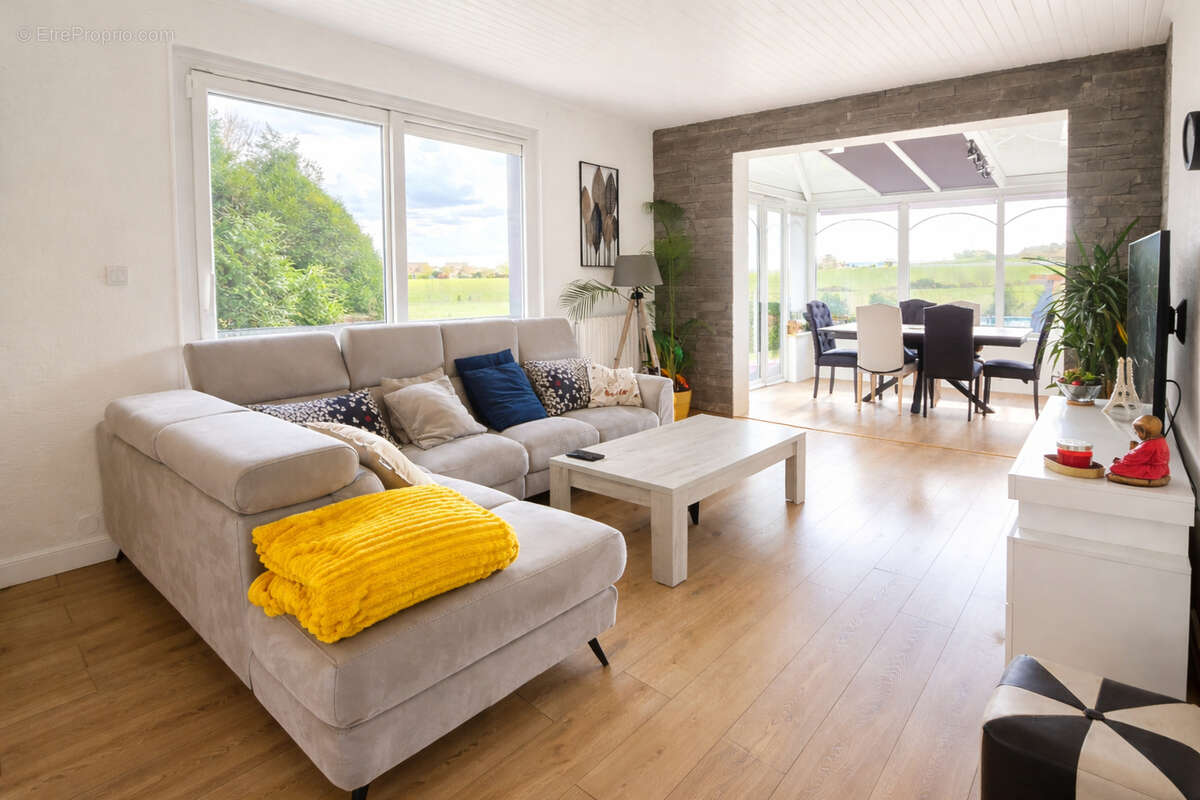 Maison à CAMBRONNE-LES-RIBECOURT