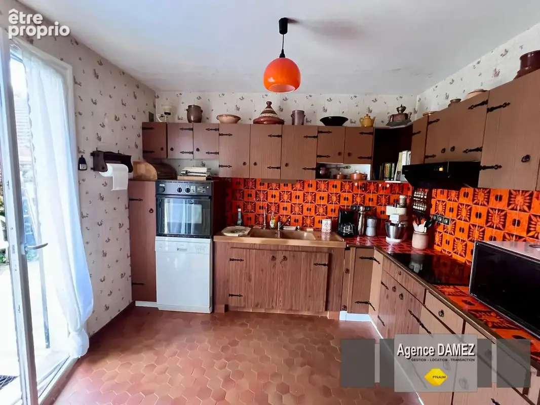 DOURDAN 3 km - SAINTE-MESME - Maison traditionnelle 8 pièces - 161 m² habitables - Terrain clos de 872 m² - photo 4