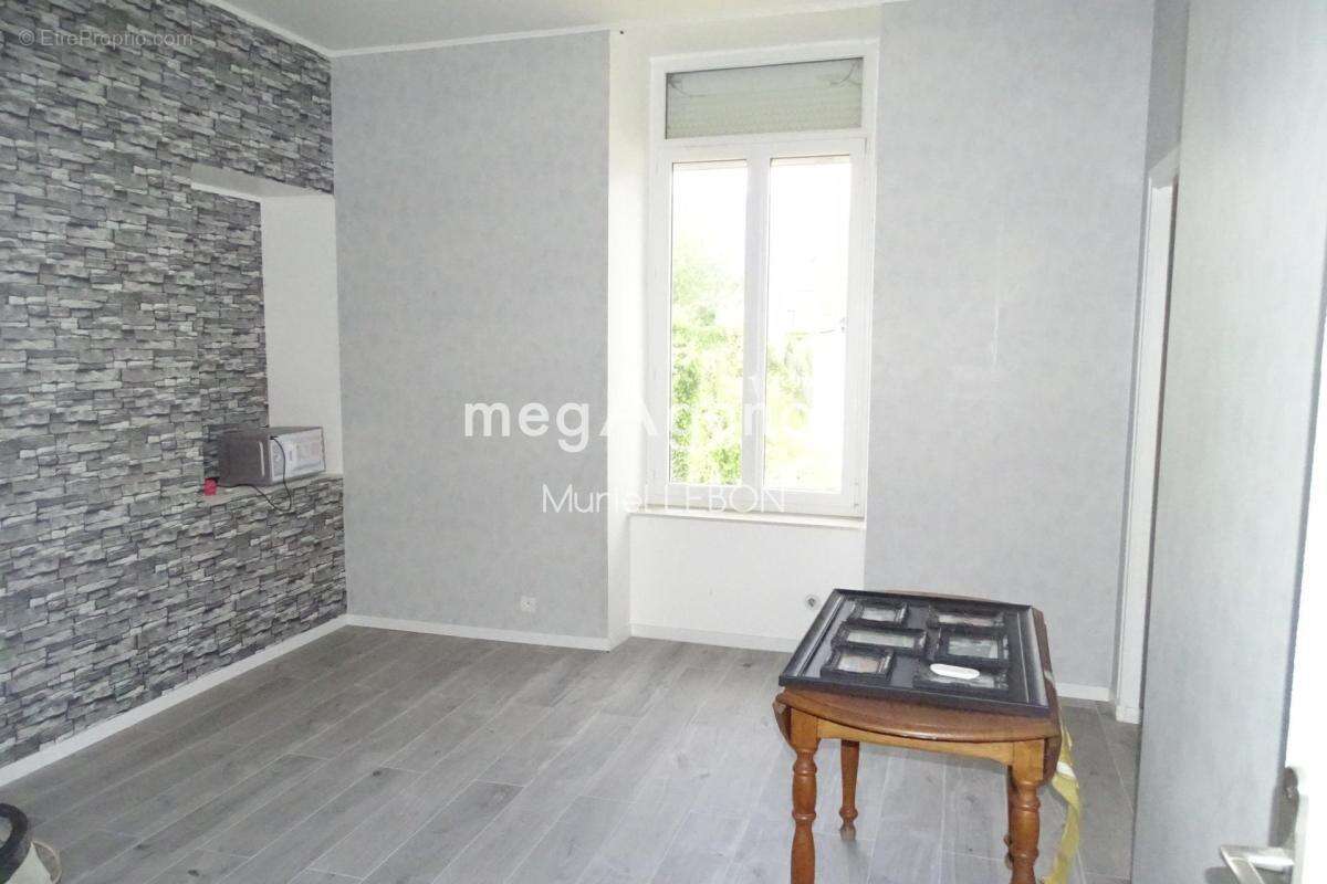 Maison à LOUVIGNE-DU-DESERT