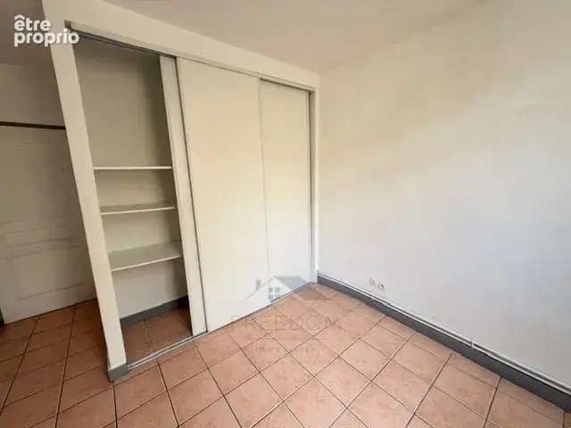 Charmant appartement de type 3 - proximite cathedrale - joli potentiel - photo 5