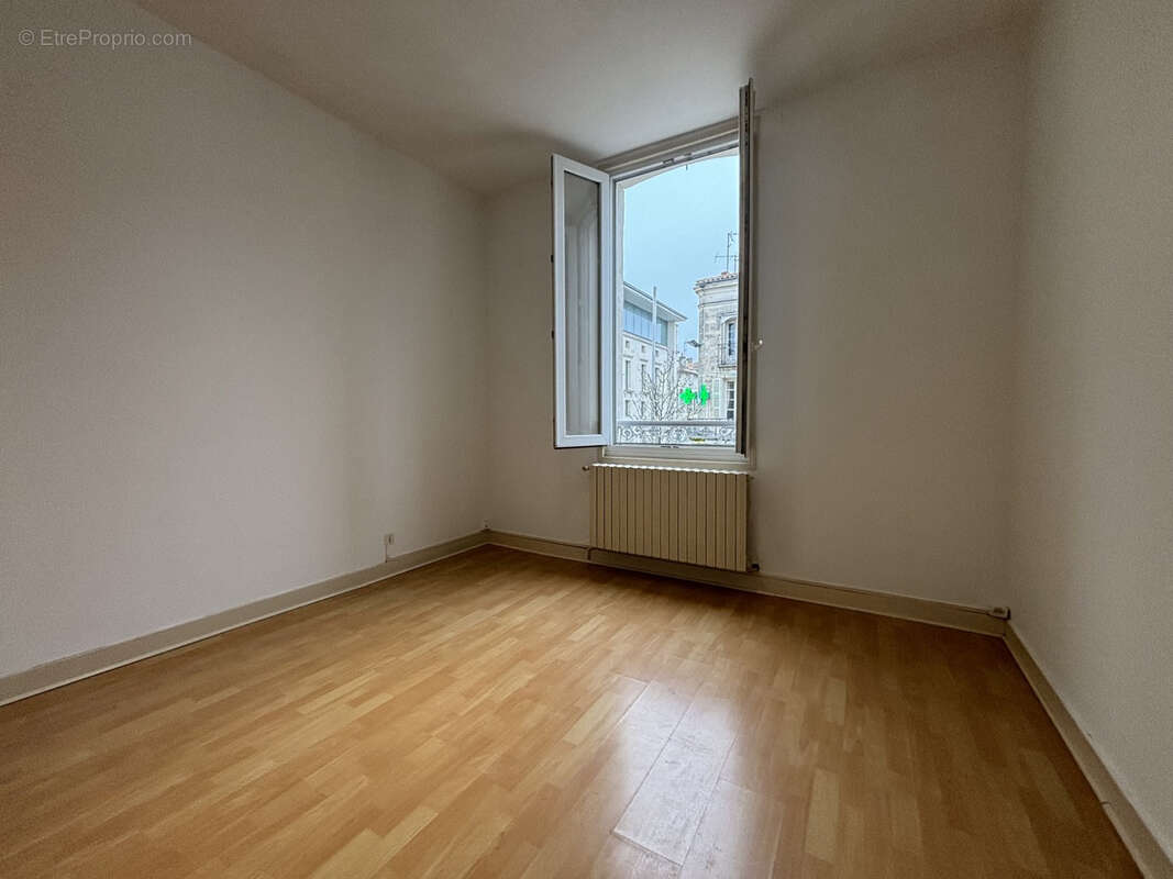 Hyper centre immeuble mixte local commercial et triplex f4 - photo 12