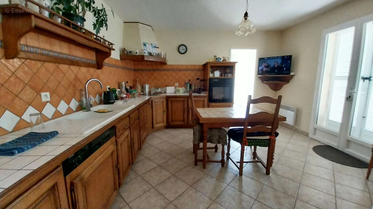 Maison à LA CHAPELLE-GONAGUET