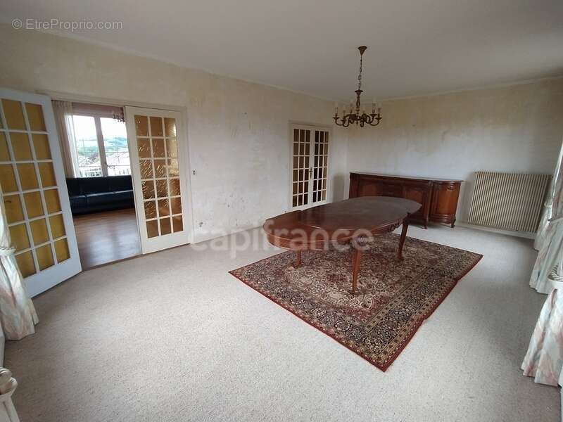 Maison familiale de plus de 220 m² avec 5 chambres, piscine, sauna, terrain clos, vue dégagée - photo 3