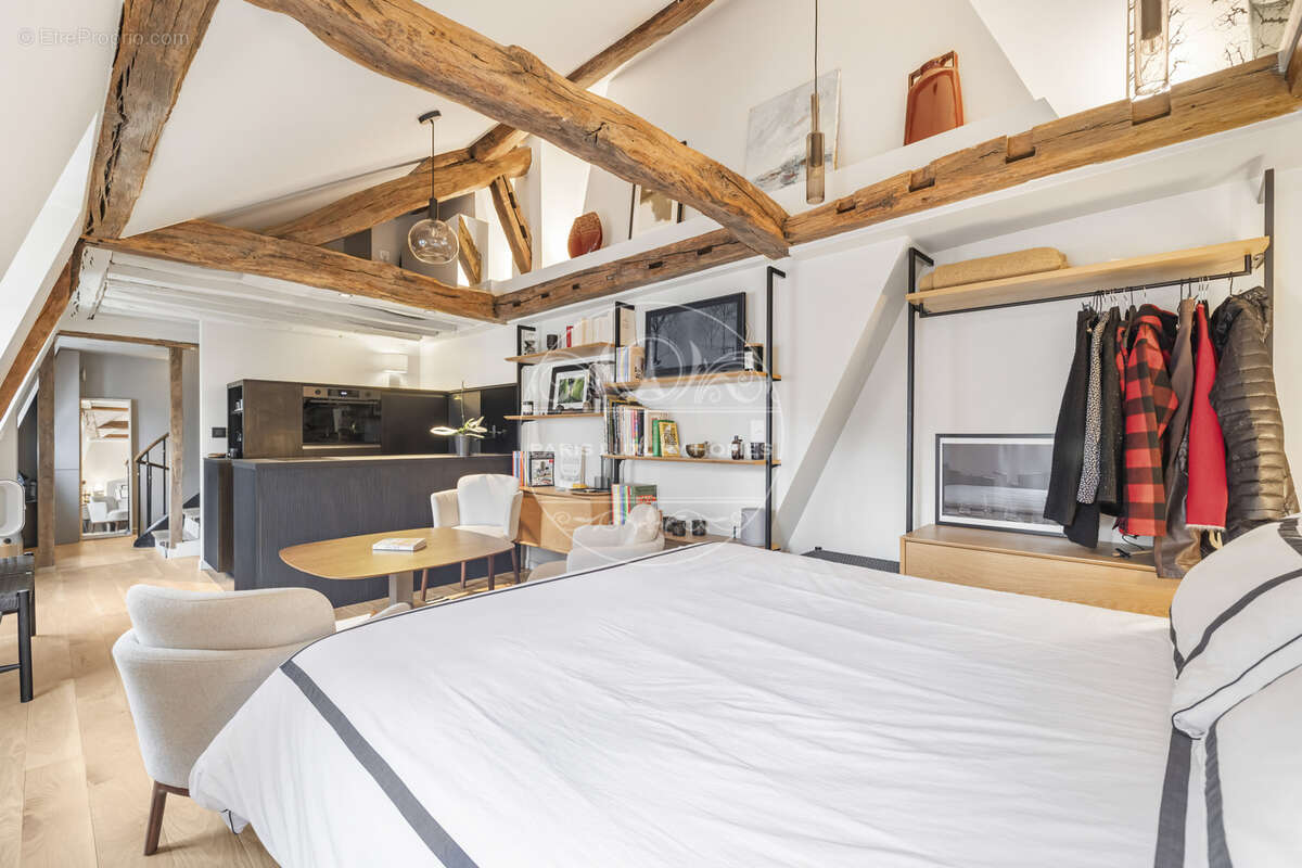 Appartement à PARIS-1E