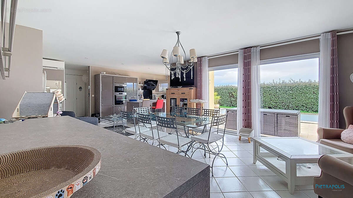 Maison à SAINT-CLAIR-DU-RHONE