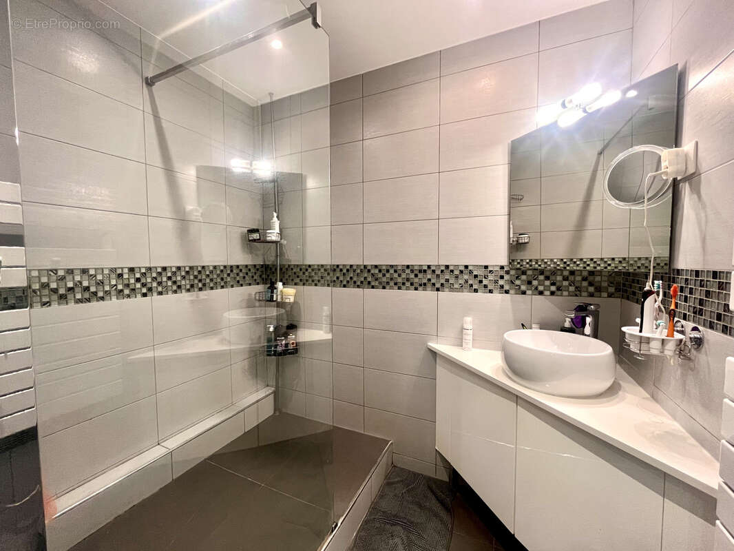 Appartement à CARROS