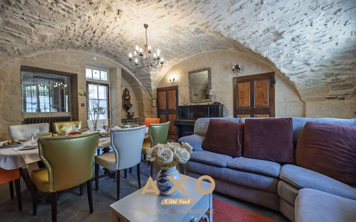 Collias - maison médiévale du xve siècle - 296 m² - jardin de 606 m² - 5 chambres - 2 appartements indépendants - piscine - gran - photo 4