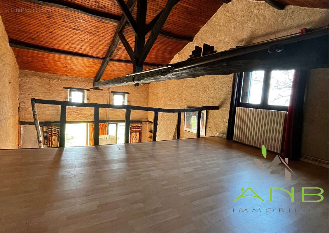 Maison à YVRAC-ET-MALLEYRAND