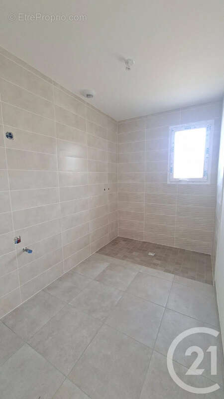 Maison 91 m² à Gond-Pontouvre  - photo 7
