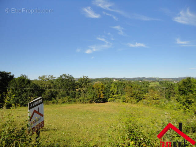 Terrain à SAINT-CYR-LA-ROCHE