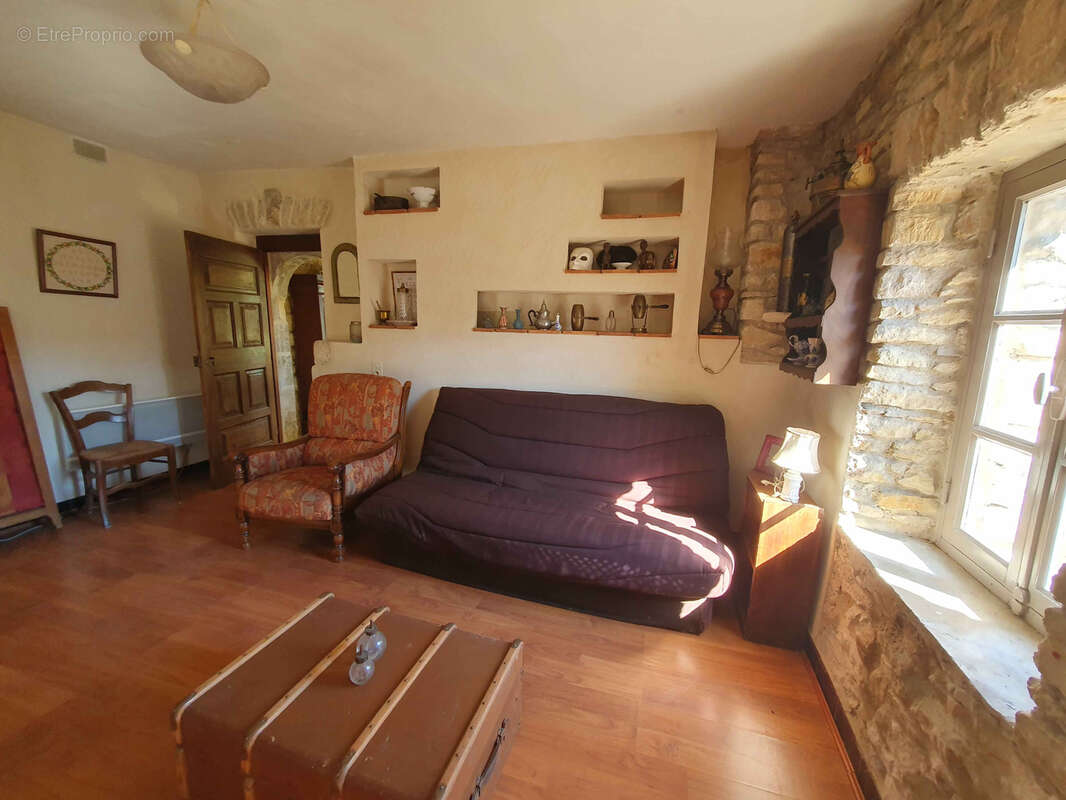 Maison à LA ROQUE-SUR-CEZE